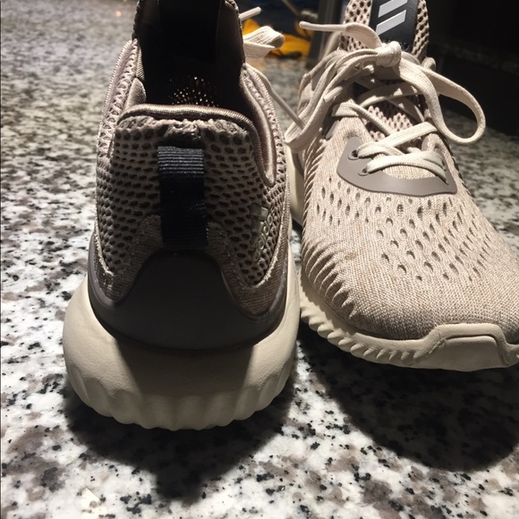 🔥Men’s AlphaBounce Addidas Shoes🔥 - Picture 2 of 5